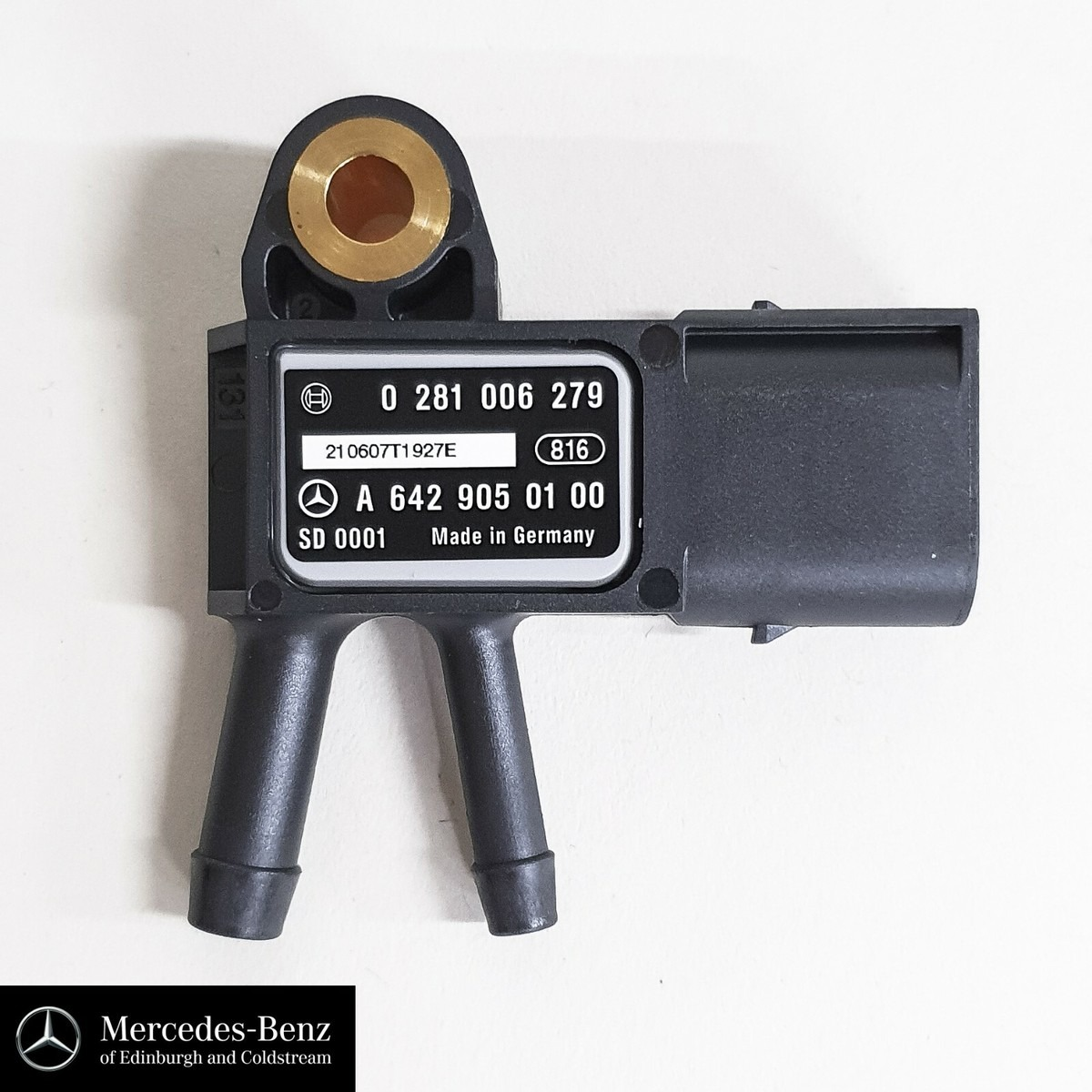 Sprinter A6429050100 egzoz basınç sensörü, OEM etiketinin, elektrik soketinin ve iki bağlantı ağzının görünümü